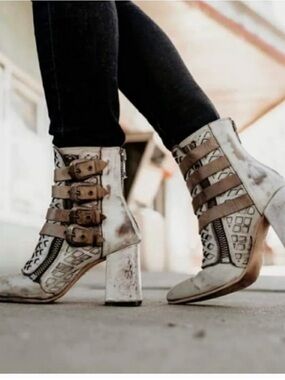 Freebird by Steven Julia Buckle Ankle Boots Size 6 ** Unicorns - hard 2 find ***